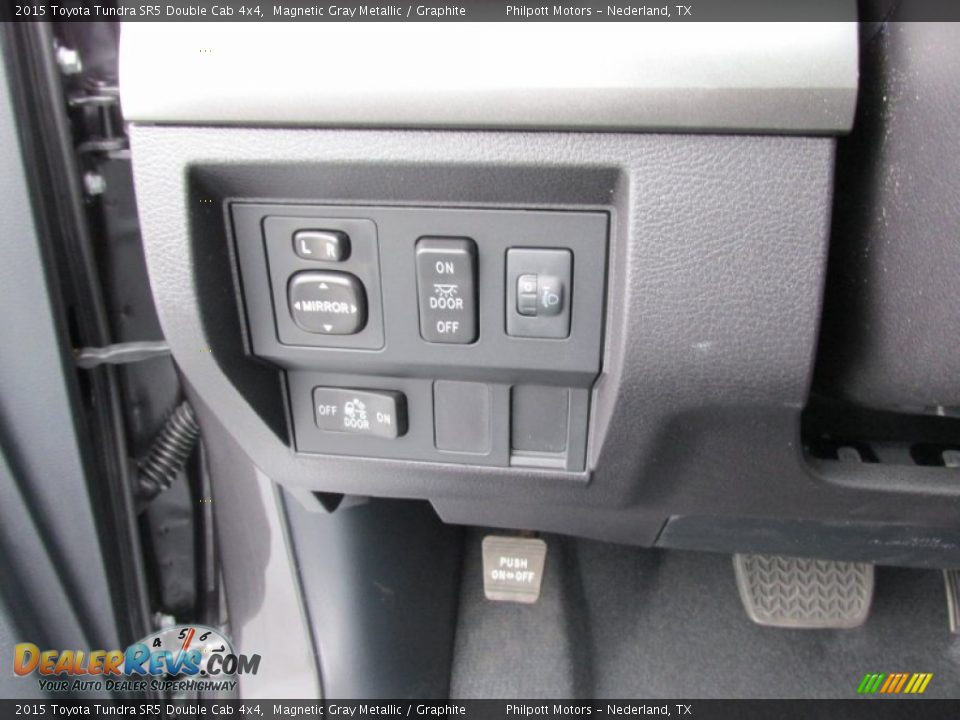Controls of 2015 Toyota Tundra SR5 Double Cab 4x4 Photo #33