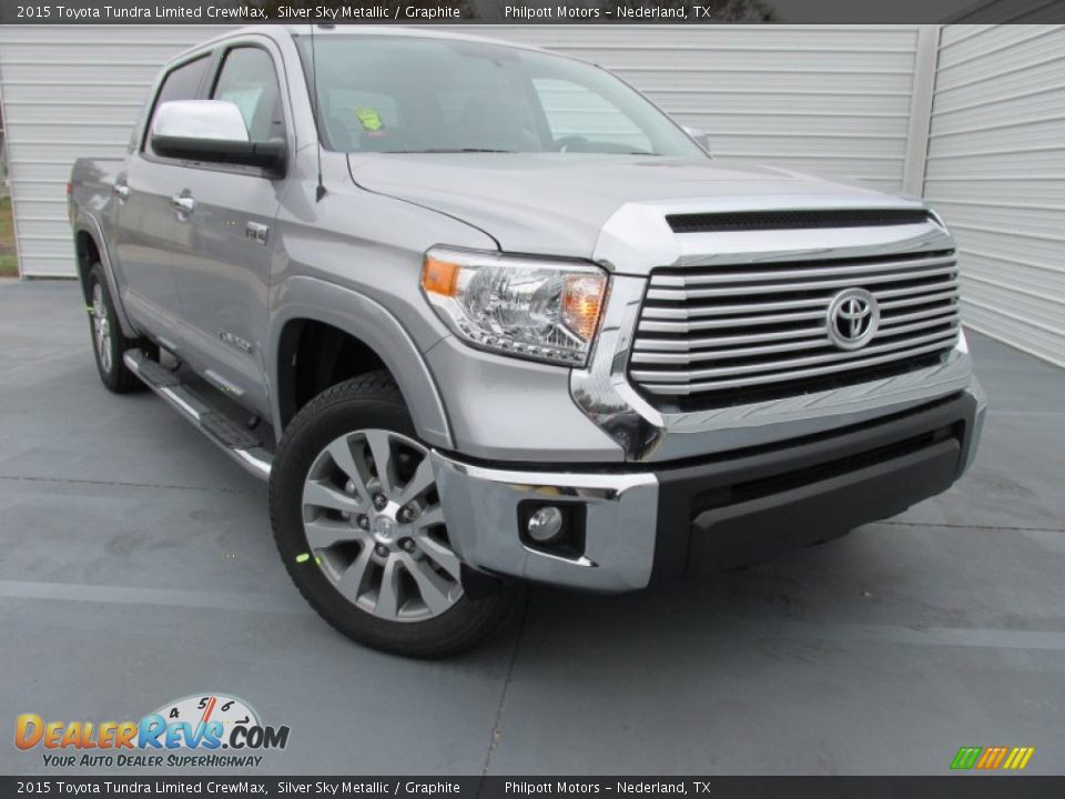 Front 3/4 View of 2015 Toyota Tundra Limited CrewMax Photo #1