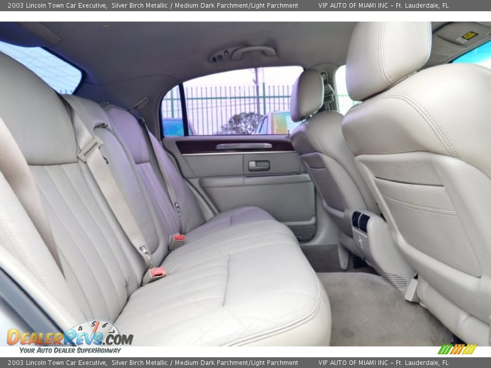 Rear Seat of 2003 Lincoln Town Car Executive Photo #21