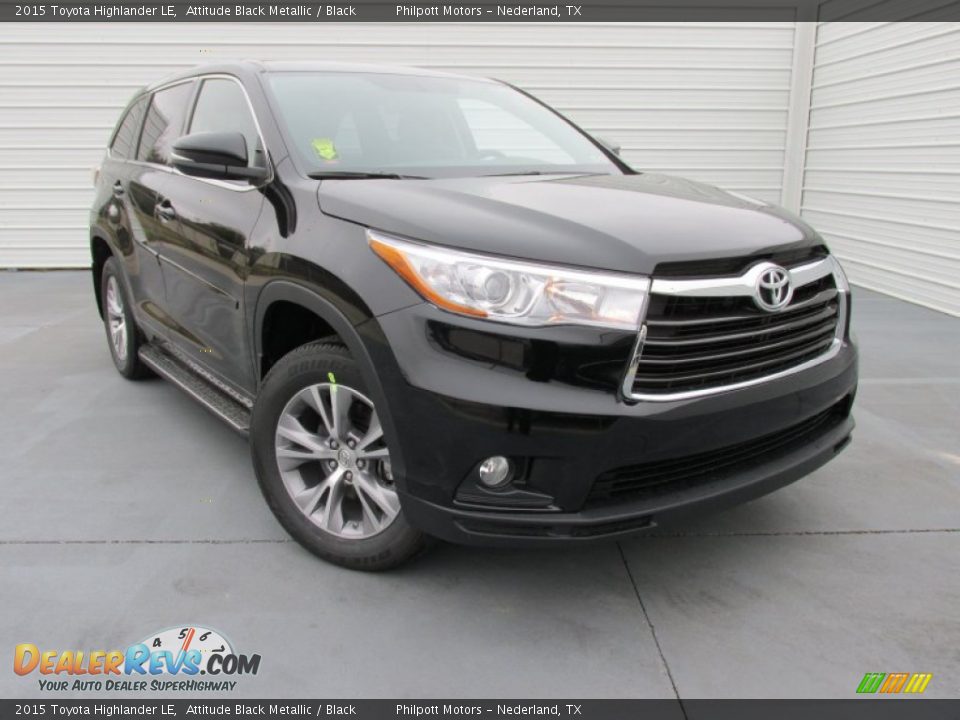 Front 3/4 View of 2015 Toyota Highlander LE Photo #2