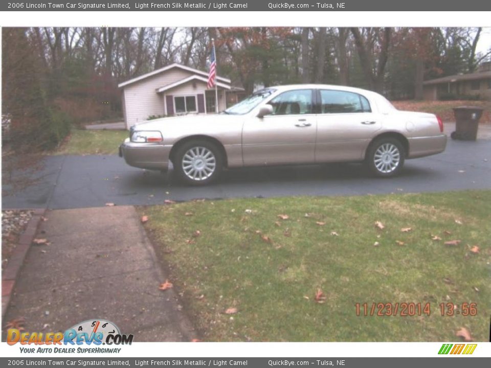 2006 Lincoln Town Car Signature Limited Light French Silk Metallic / Light Camel Photo #1