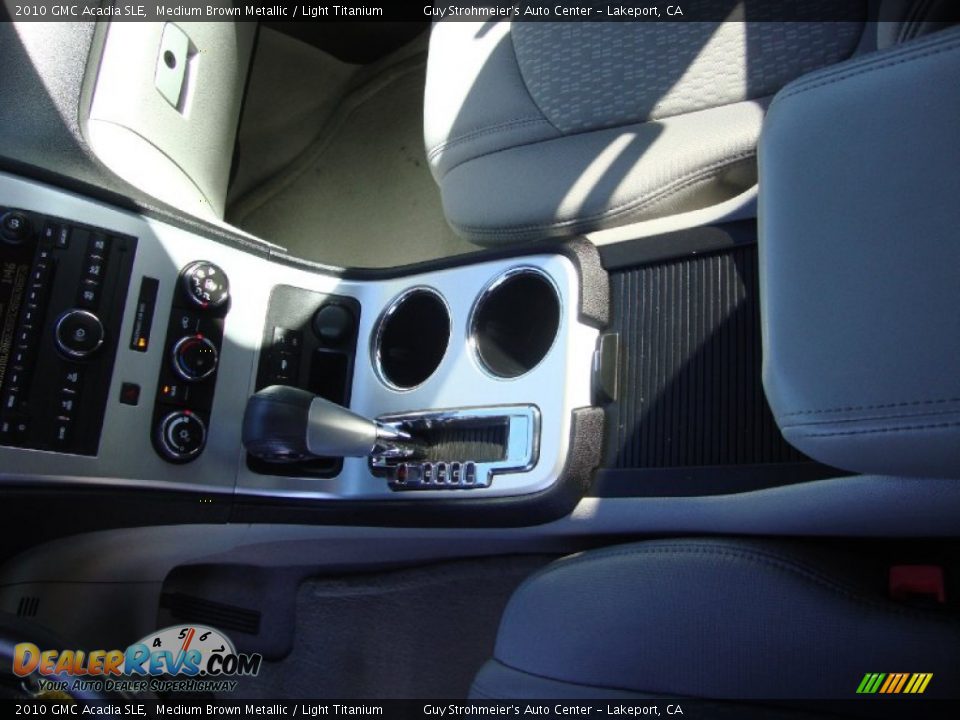 2010 GMC Acadia SLE Medium Brown Metallic / Light Titanium Photo #18