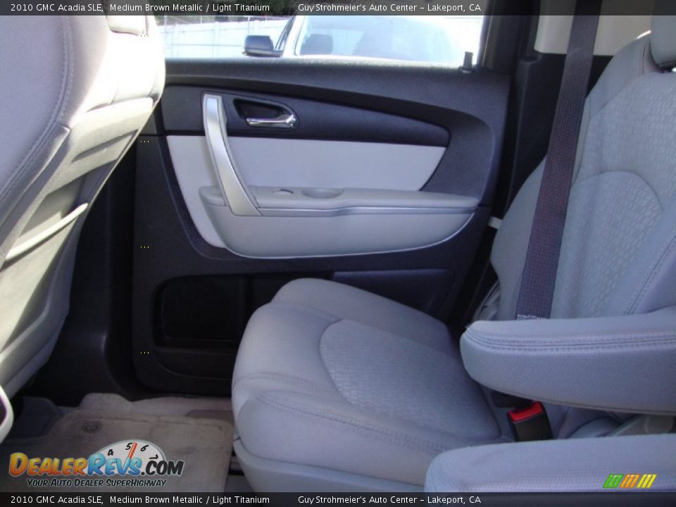 Light Titanium Interior - 2010 GMC Acadia SLE Photo #21