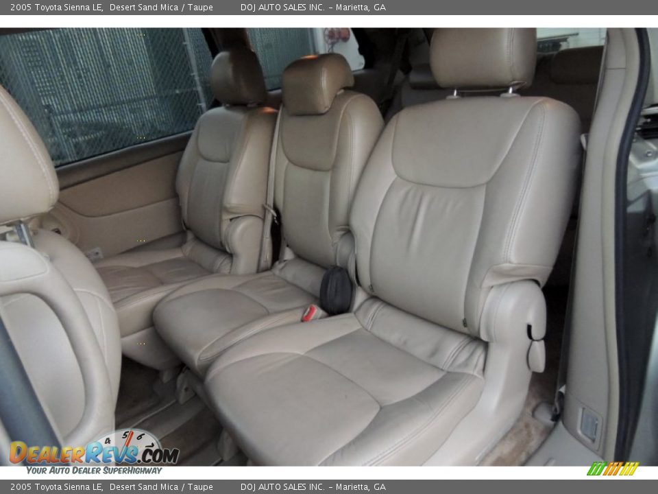 Rear Seat of 2005 Toyota Sienna LE Photo #9