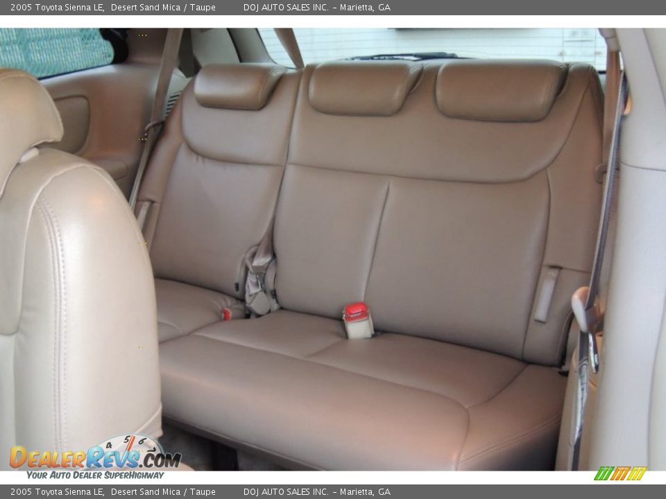 Rear Seat of 2005 Toyota Sienna LE Photo #10