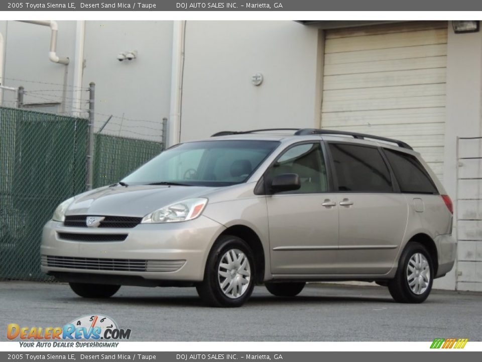 Front 3/4 View of 2005 Toyota Sienna LE Photo #22