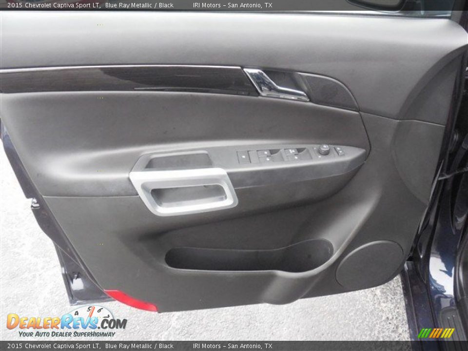 Door Panel of 2015 Chevrolet Captiva Sport LT Photo #12