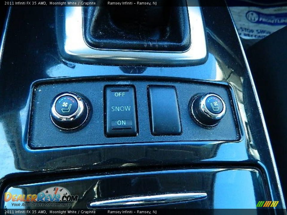 2011 Infiniti FX 35 AWD Moonlight White / Graphite Photo #18