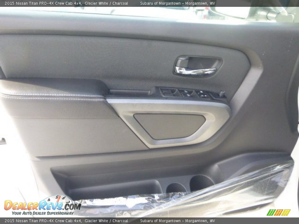 Door Panel of 2015 Nissan Titan PRO-4X Crew Cab 4x4 Photo #17