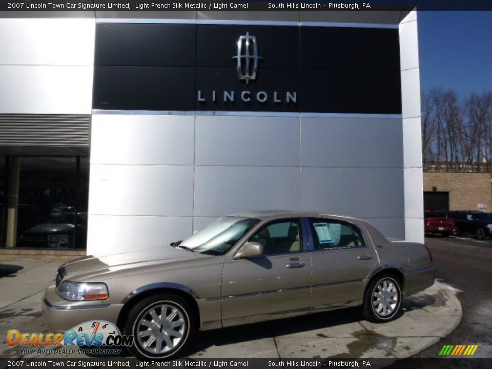 2007 Lincoln Town Car Signature Limited Light French Silk Metallic / Light Camel Photo #1