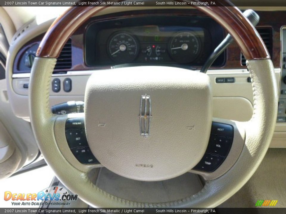 2007 Lincoln Town Car Signature Limited Light French Silk Metallic / Light Camel Photo #21