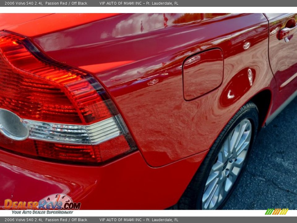 2006 Volvo S40 2.4i Passion Red / Off Black Photo #11