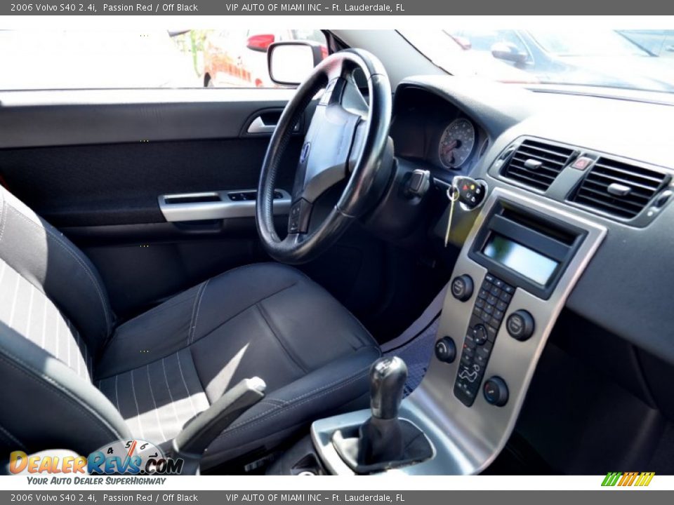 2006 Volvo S40 2.4i Passion Red / Off Black Photo #16