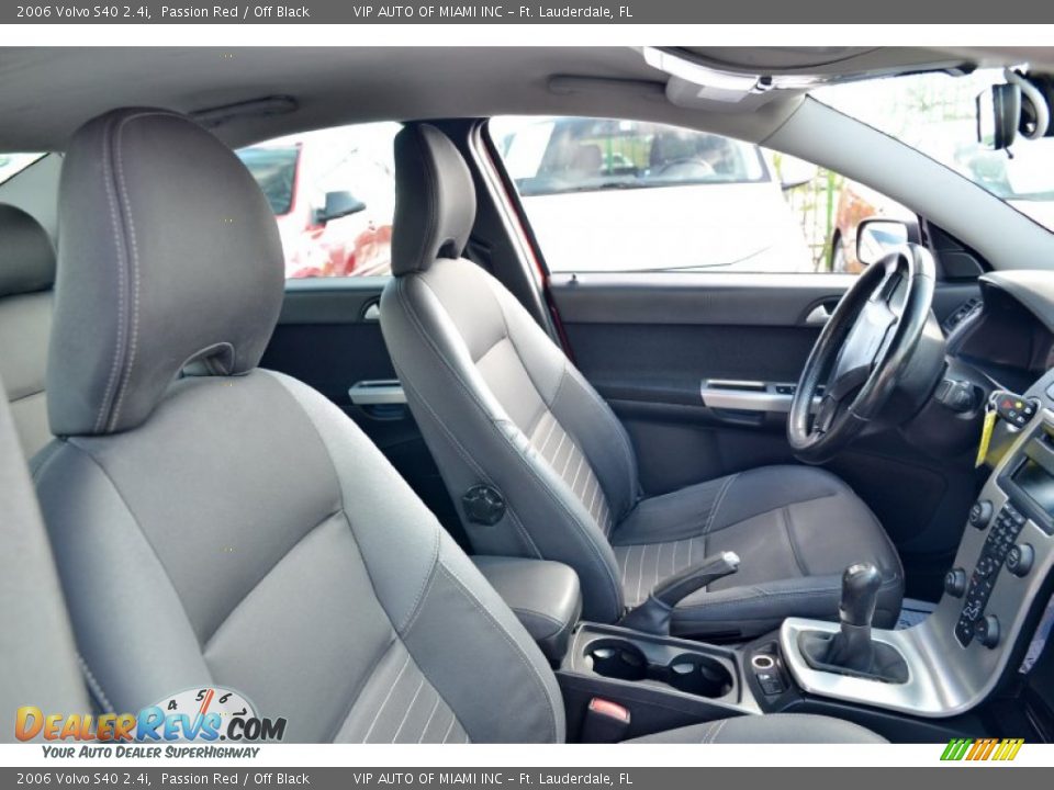 2006 Volvo S40 2.4i Passion Red / Off Black Photo #20