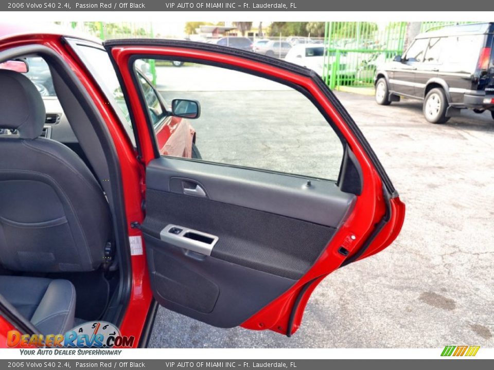 2006 Volvo S40 2.4i Passion Red / Off Black Photo #25