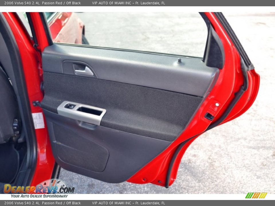 2006 Volvo S40 2.4i Passion Red / Off Black Photo #26