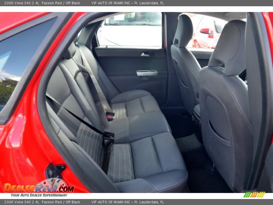 2006 Volvo S40 2.4i Passion Red / Off Black Photo #27
