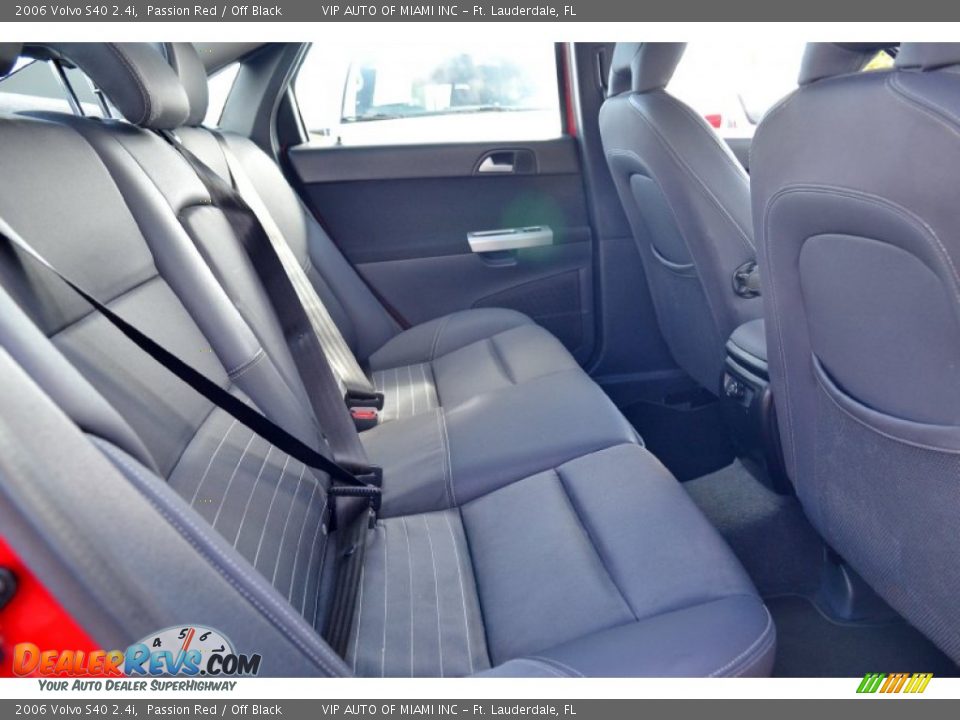 2006 Volvo S40 2.4i Passion Red / Off Black Photo #30