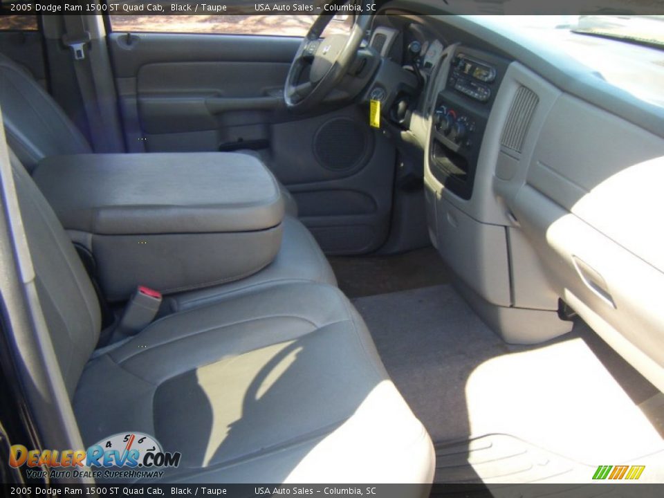 2005 Dodge Ram 1500 ST Quad Cab Black / Taupe Photo #15