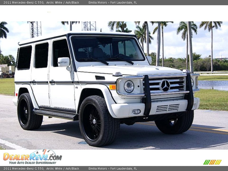 Front 3/4 View of 2011 Mercedes-Benz G 550 Photo #1
