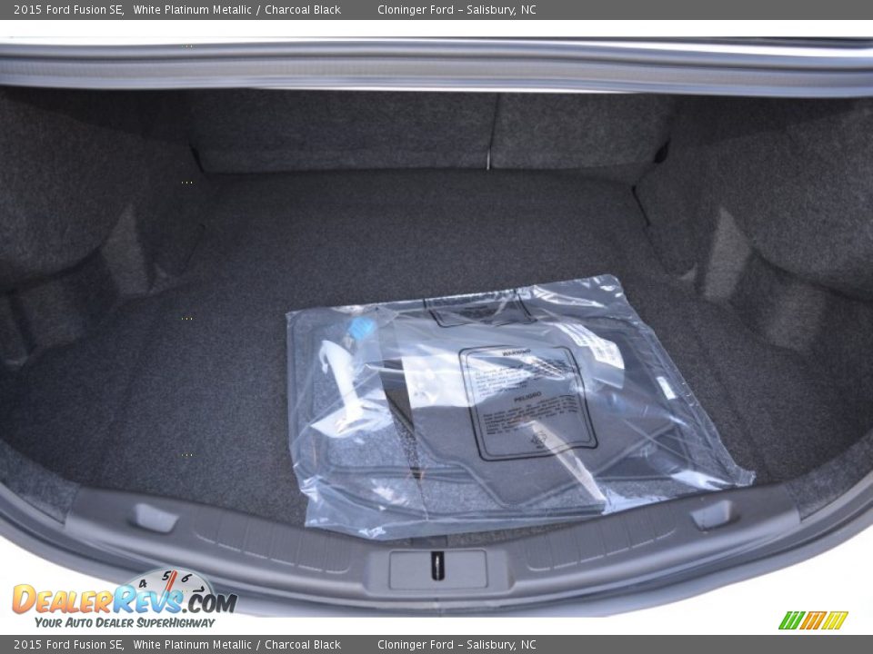 2015 Ford Fusion SE White Platinum Metallic / Charcoal Black Photo #11