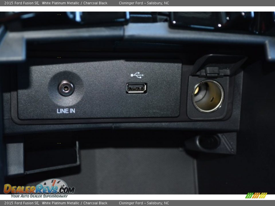 2015 Ford Fusion SE White Platinum Metallic / Charcoal Black Photo #14