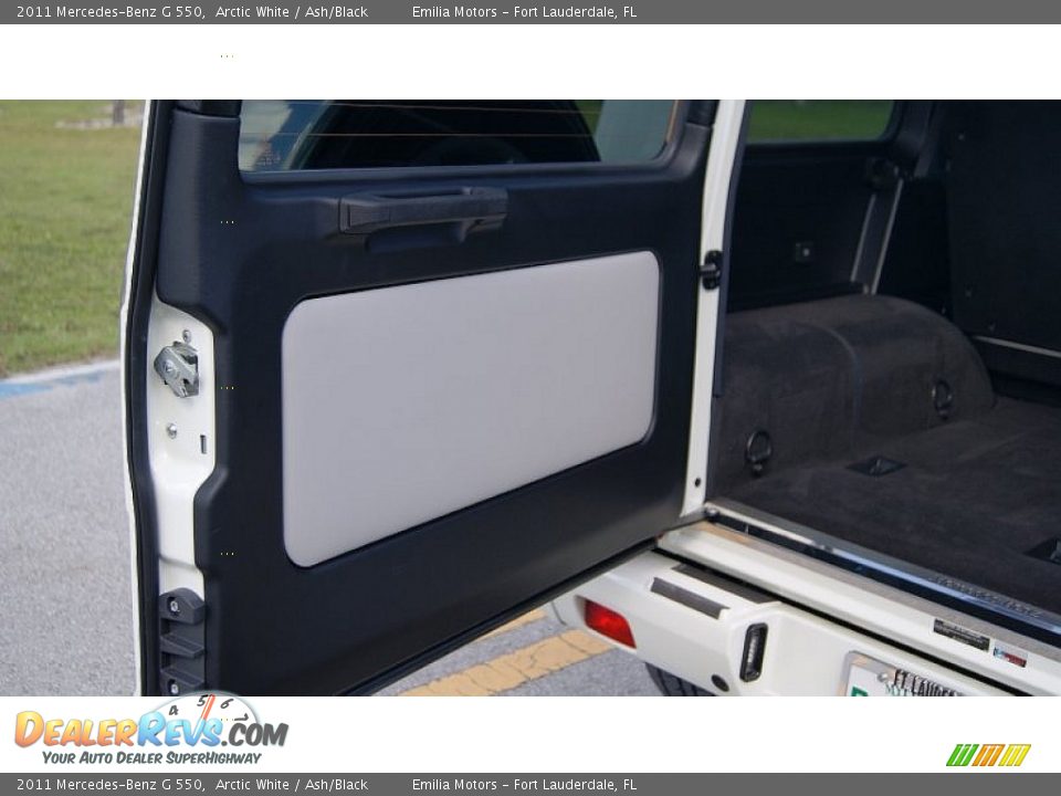 2011 Mercedes-Benz G 550 Arctic White / Ash/Black Photo #37