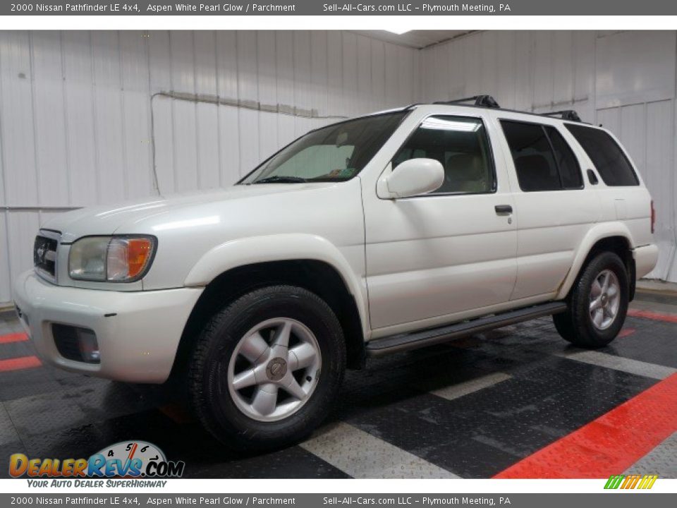 2000 Nissan Pathfinder LE 4x4 Aspen White Pearl Glow / Parchment Photo #2