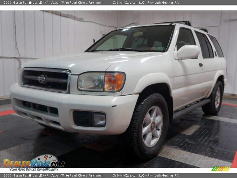 2000 Nissan Pathfinder LE 4x4 Aspen White Pearl Glow / Parchment Photo #3
