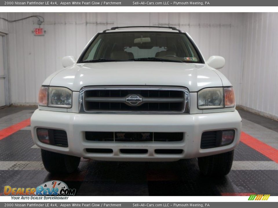 2000 Nissan Pathfinder LE 4x4 Aspen White Pearl Glow / Parchment Photo #4