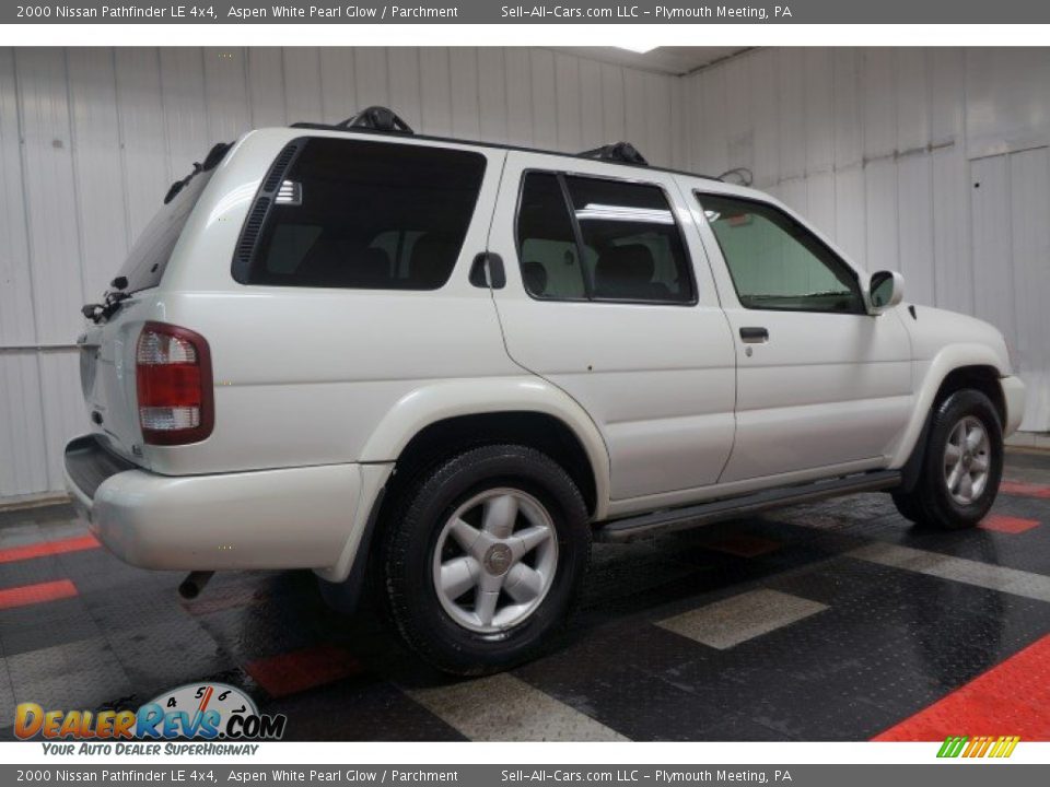 2000 Nissan Pathfinder LE 4x4 Aspen White Pearl Glow / Parchment Photo #7