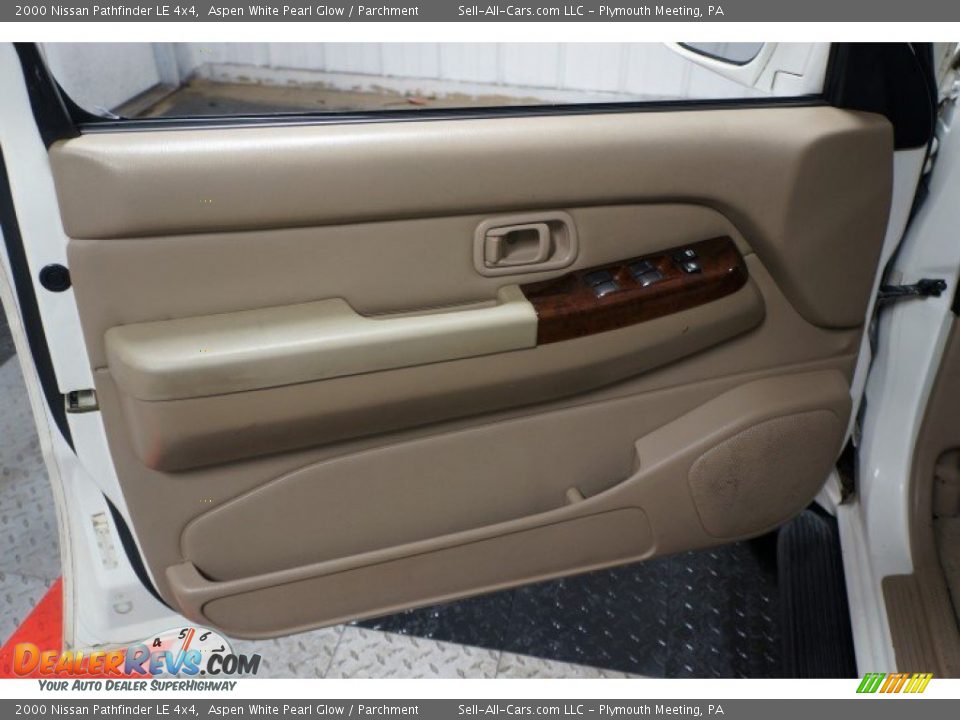 2000 Nissan Pathfinder LE 4x4 Aspen White Pearl Glow / Parchment Photo #12