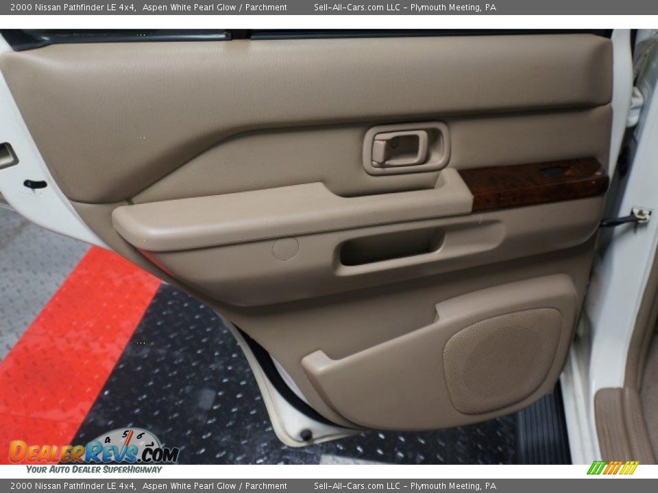 2000 Nissan Pathfinder LE 4x4 Aspen White Pearl Glow / Parchment Photo #14
