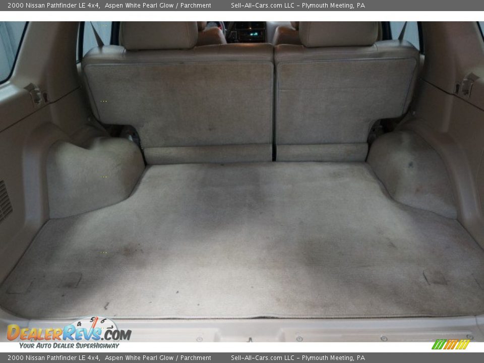 2000 Nissan Pathfinder LE 4x4 Aspen White Pearl Glow / Parchment Photo #17