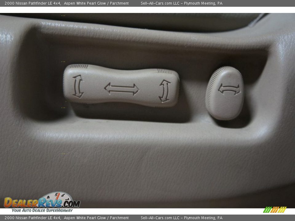 2000 Nissan Pathfinder LE 4x4 Aspen White Pearl Glow / Parchment Photo #18