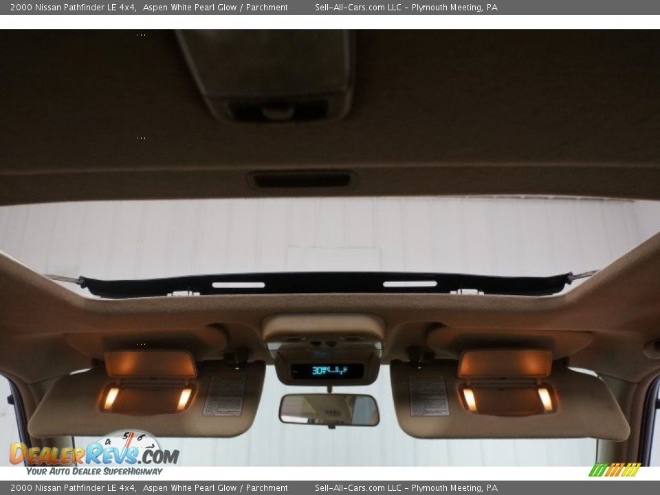 2000 Nissan Pathfinder LE 4x4 Aspen White Pearl Glow / Parchment Photo #19