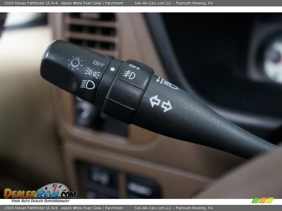 2000 Nissan Pathfinder LE 4x4 Aspen White Pearl Glow / Parchment Photo #22