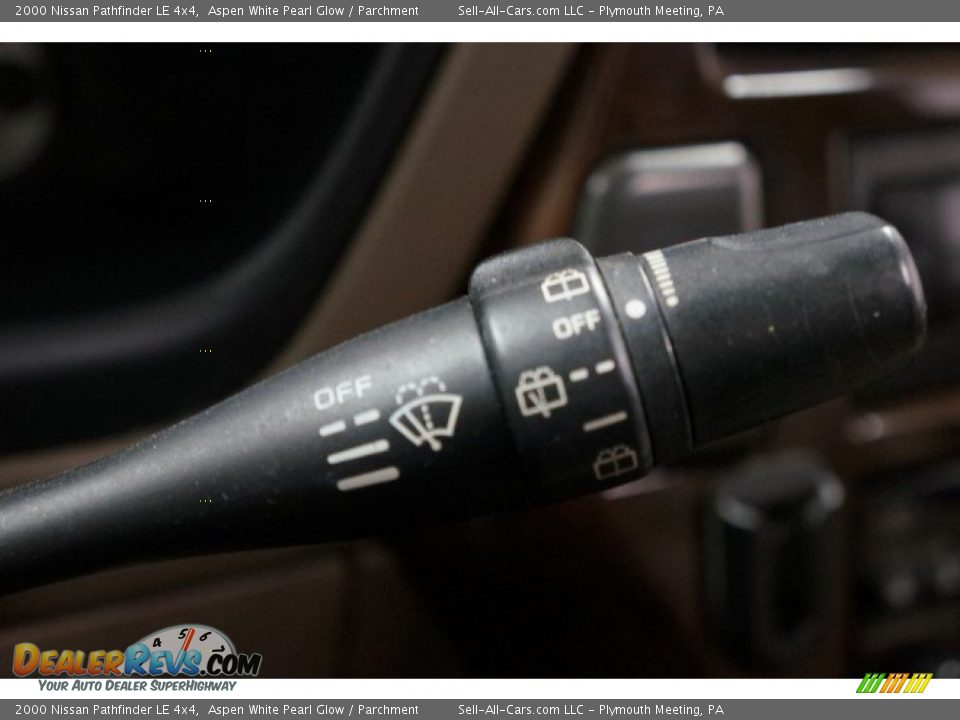 2000 Nissan Pathfinder LE 4x4 Aspen White Pearl Glow / Parchment Photo #23