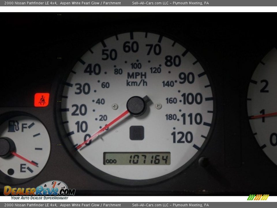 2000 Nissan Pathfinder LE 4x4 Aspen White Pearl Glow / Parchment Photo #26