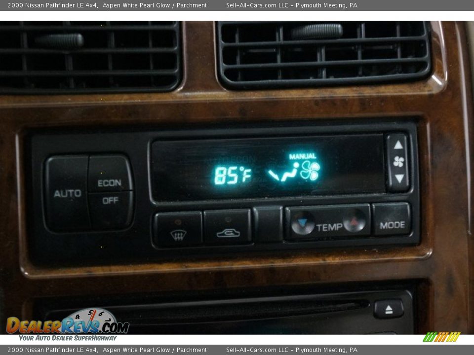 2000 Nissan Pathfinder LE 4x4 Aspen White Pearl Glow / Parchment Photo #27