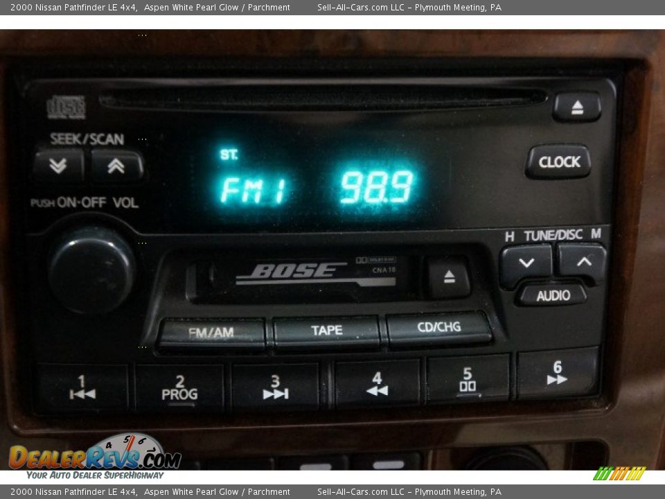 2000 Nissan Pathfinder LE 4x4 Aspen White Pearl Glow / Parchment Photo #28