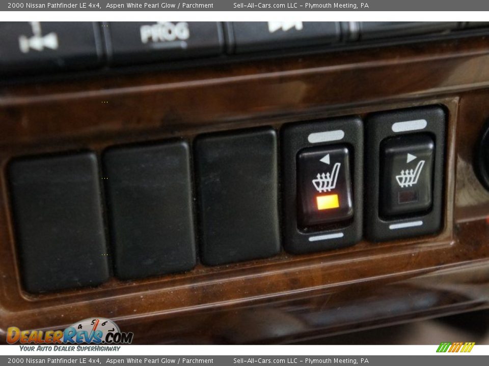 2000 Nissan Pathfinder LE 4x4 Aspen White Pearl Glow / Parchment Photo #29