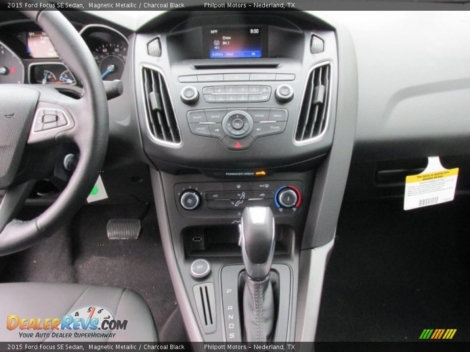 Controls of 2015 Ford Focus SE Sedan Photo #24