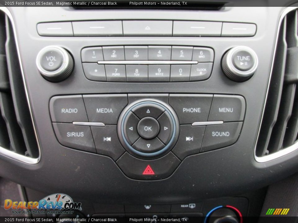 Controls of 2015 Ford Focus SE Sedan Photo #26