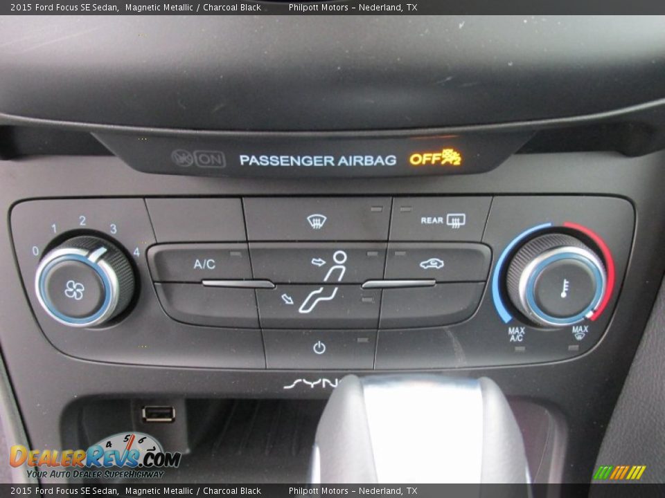 Controls of 2015 Ford Focus SE Sedan Photo #27