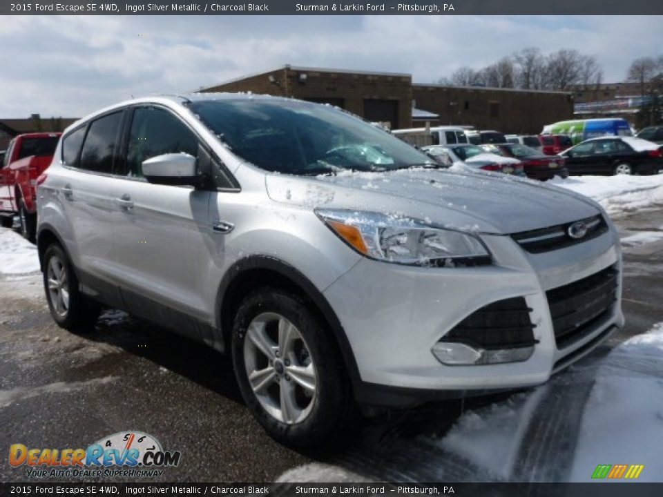 Front 3/4 View of 2015 Ford Escape SE 4WD Photo #1