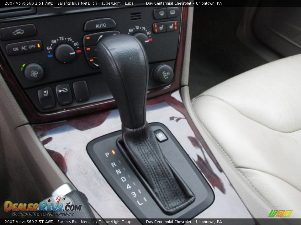 2007 Volvo S60 2.5T AWD Shifter Photo #29