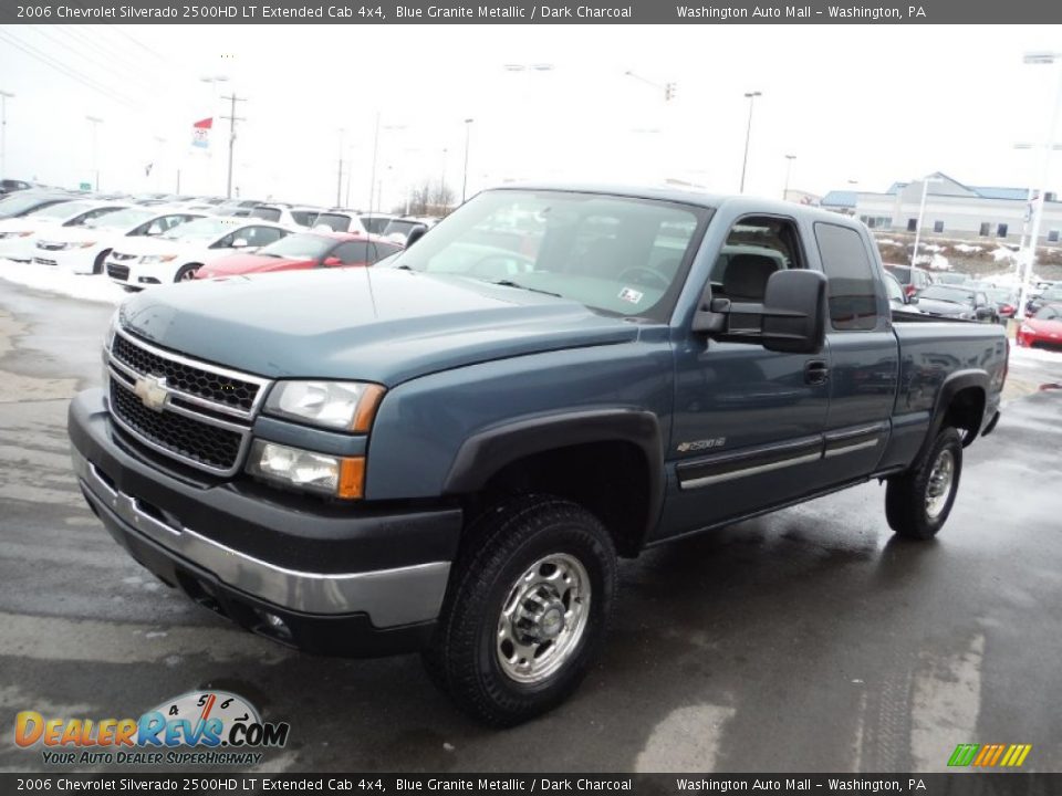 Front 3/4 View of 2006 Chevrolet Silverado 2500HD LT Extended Cab 4x4 Photo #6