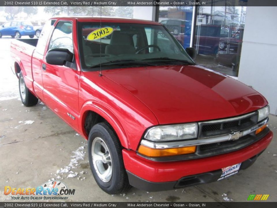 2002 Chevrolet S10 LS Extended Cab Victory Red / Medium Gray Photo #1