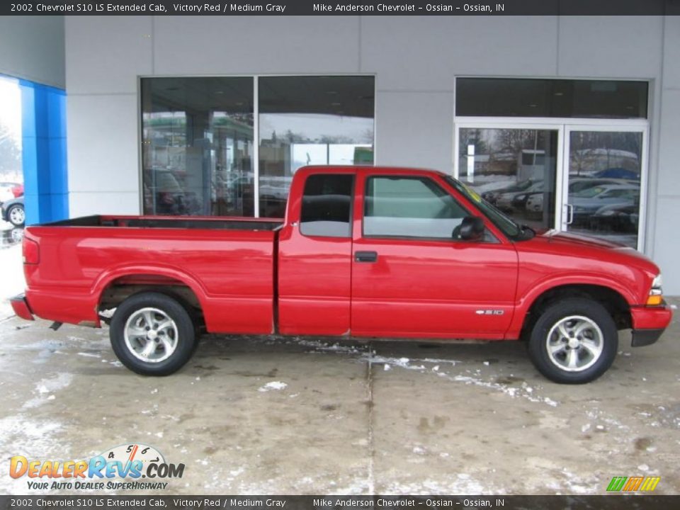 Victory Red 2002 Chevrolet S10 LS Extended Cab Photo #2